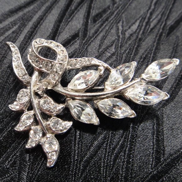 Vintage Jeweled Brooch - Picture 4 of 6